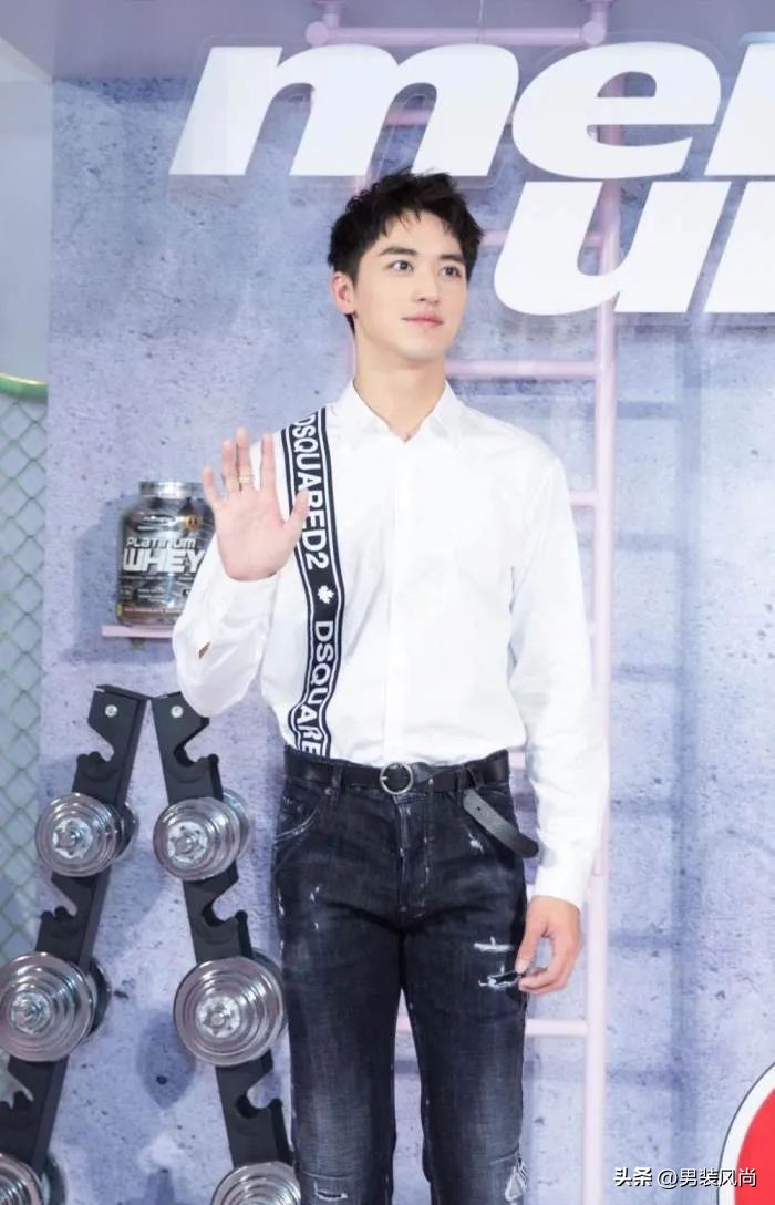 男士衬衫黑色搭配什么颜色裤子,白色衬衫搭配什么颜色裤子好看男