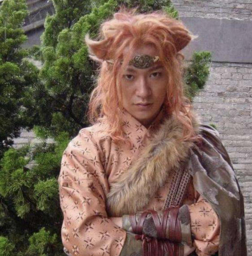 鸡毛穿一身、通天大脑门…国产神话剧的惊人造型，他们全都承包了