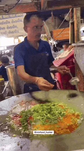 “老鼠贴粘到的，吃了不会犯法吧？”网友：争取死缓吧！哈哈哈