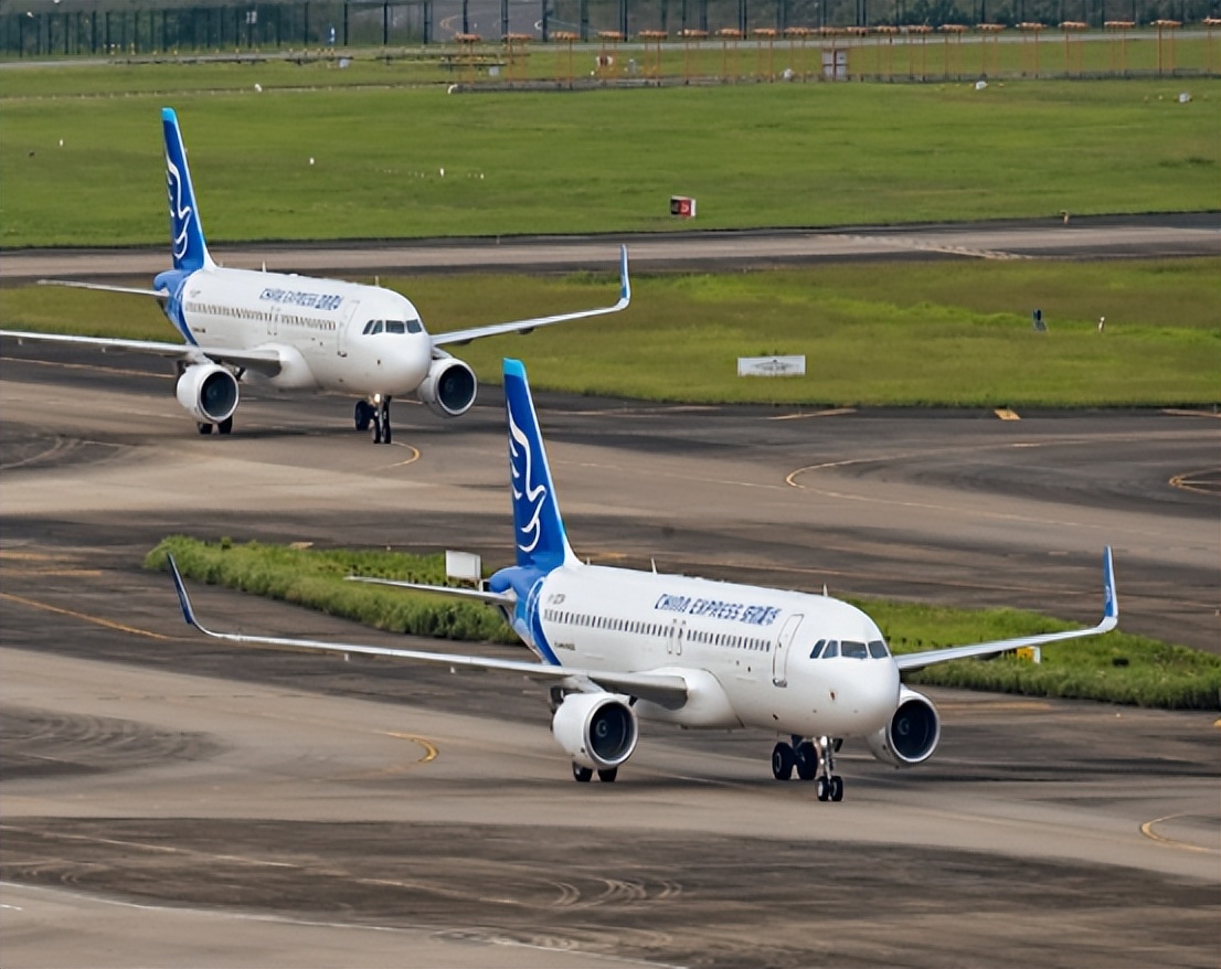 开直播，卖汽车，航空业巨亏空姐转行能否自救？