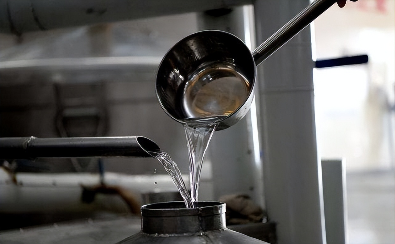 哪些白酒是真正纯粮酒,哪些酒是纯粮固态白酒