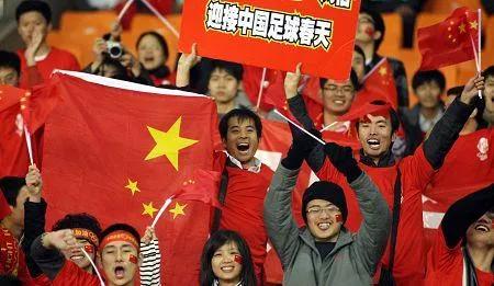 我为足球狂作文800字,我为足球狂小报