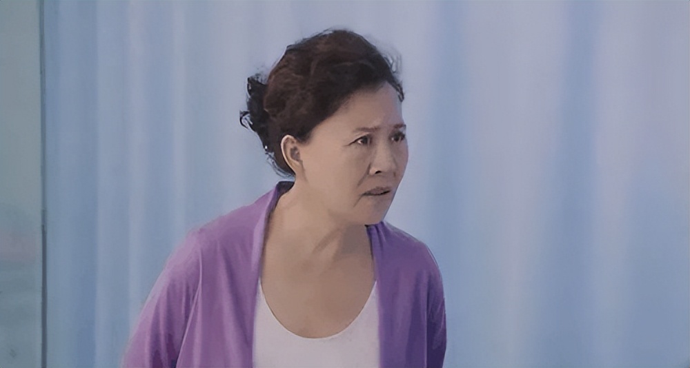 母乳充足为什么宝宝一边吃一边哭,母乳充足宝宝边吃奶边哭怎么办