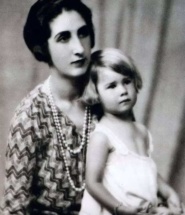 西班牙女公爵第三任丈夫,西班牙女公爵电影完整版