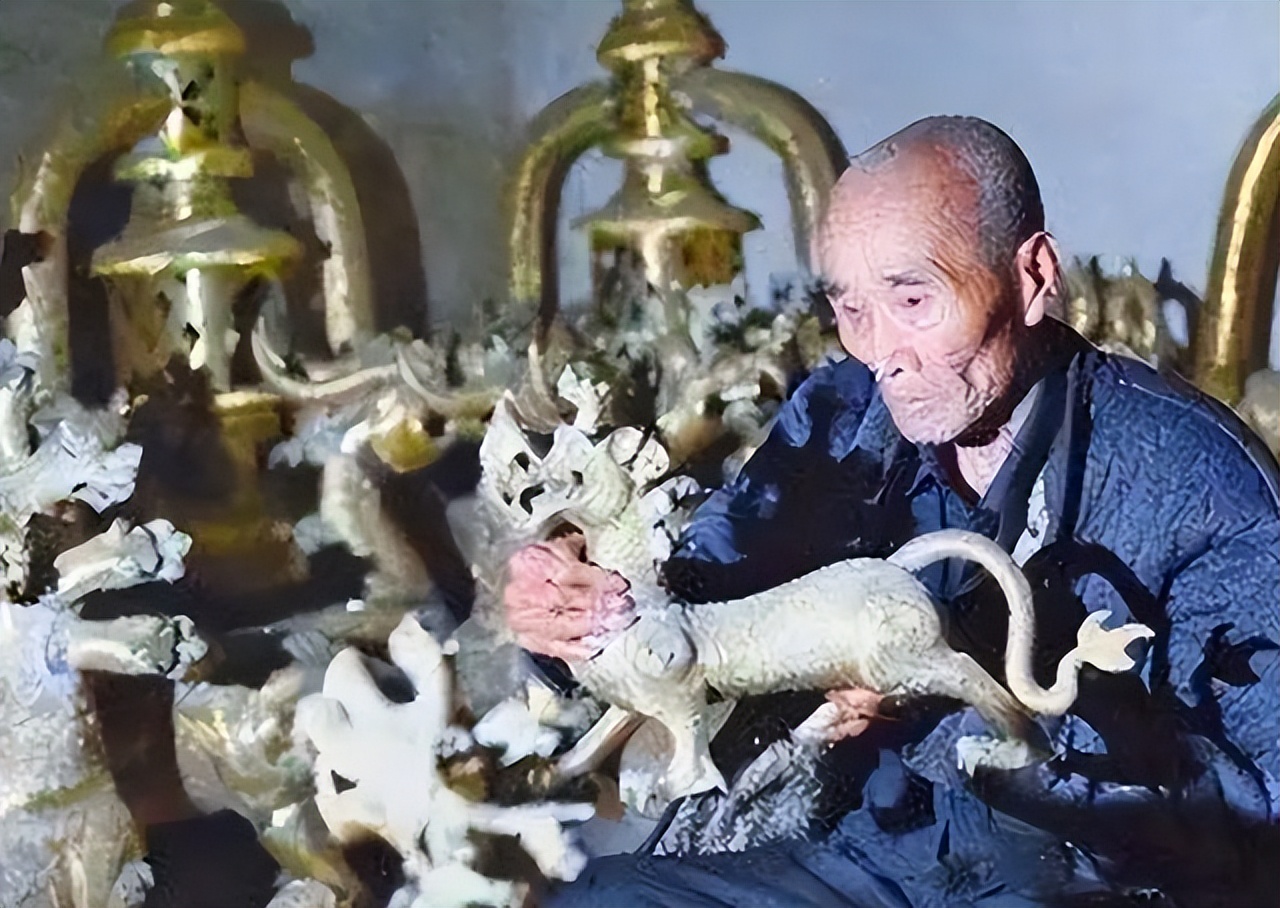 河南老汉靠造假发财,河南老汉造假一年赚1亿多