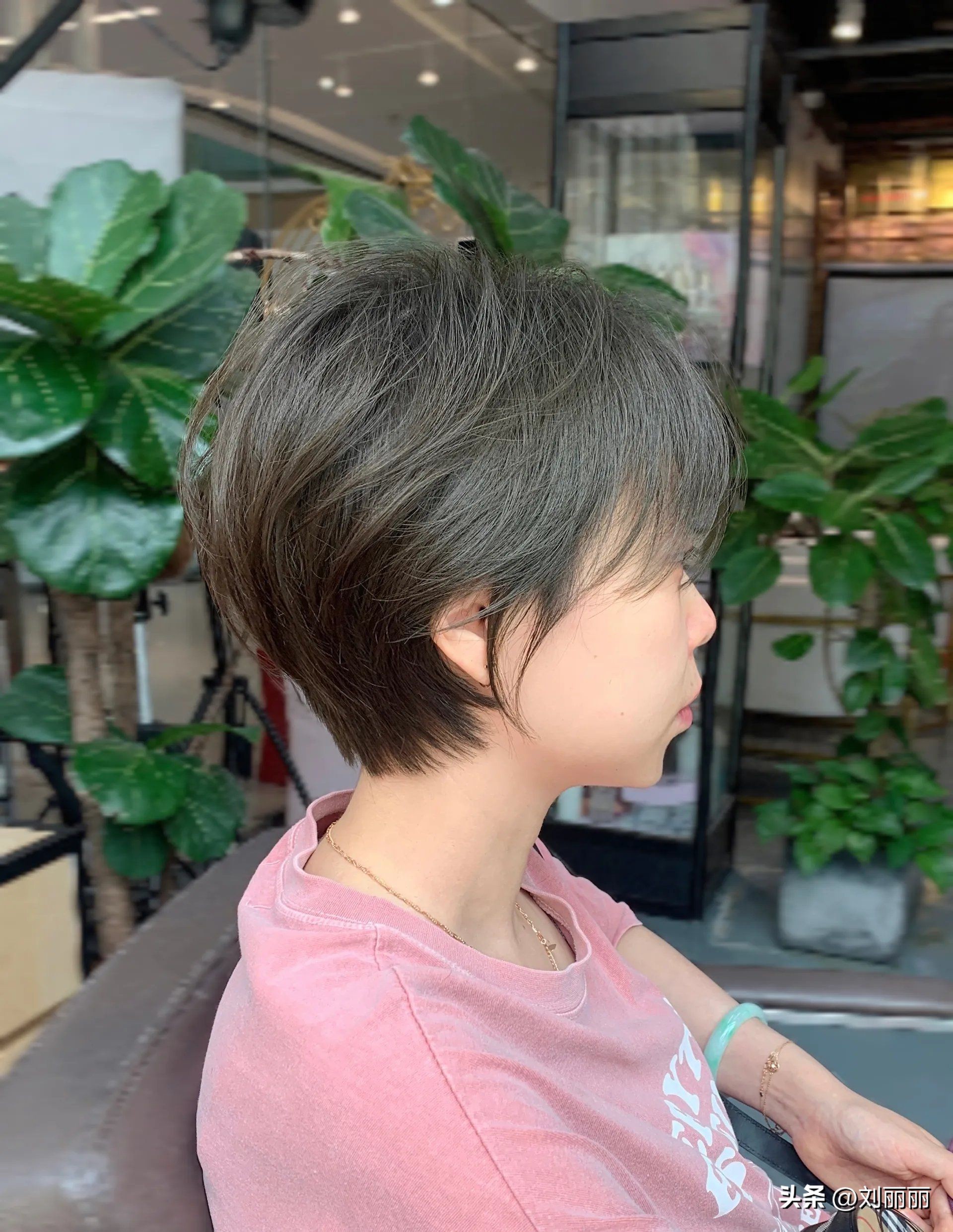 女发这样剪洋气还时尚千万别错过,女发中长发尾怎么剪柔和