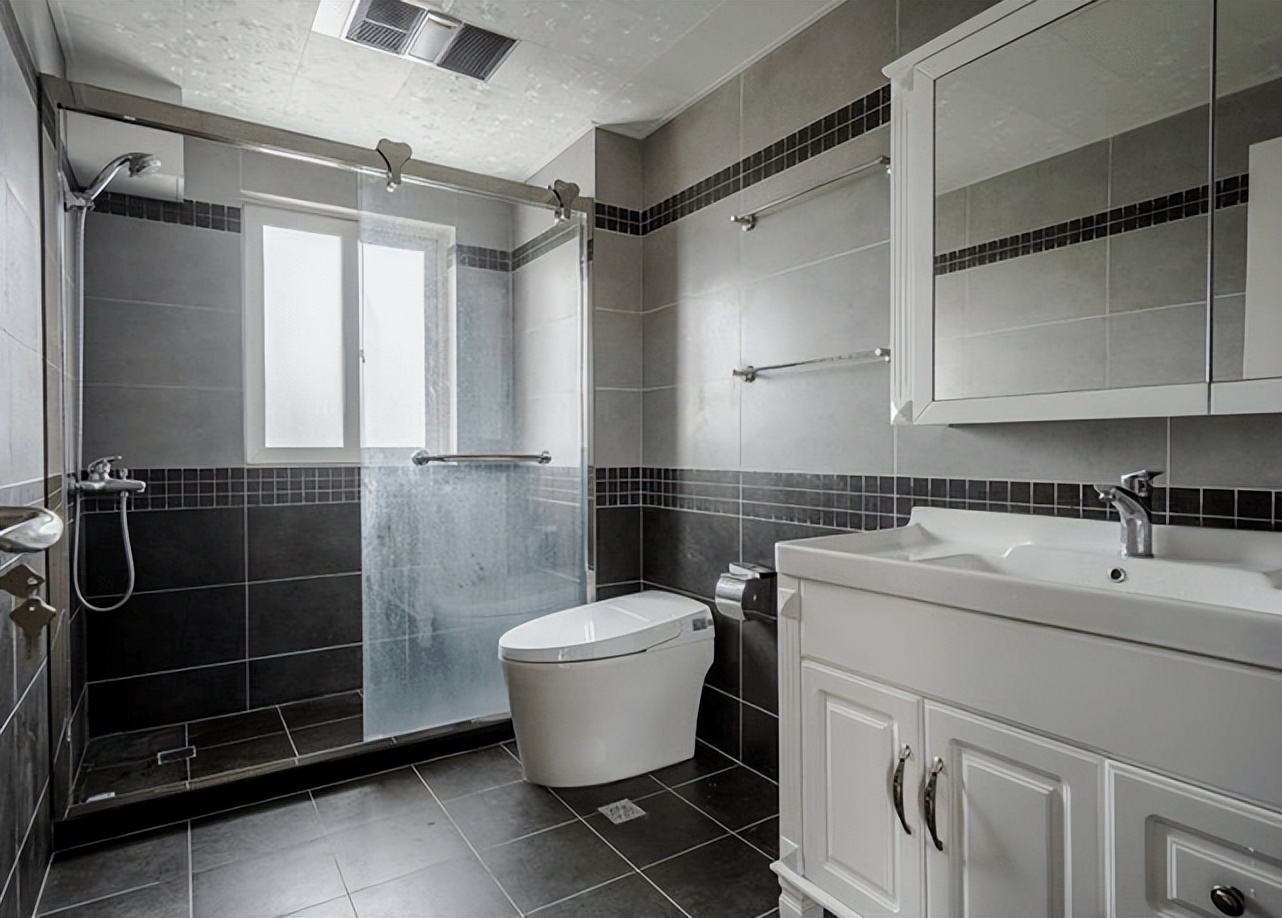 楼上隔壁卫生间渗水渗到楼下墙根,卫生间渗水到房间怎么处理