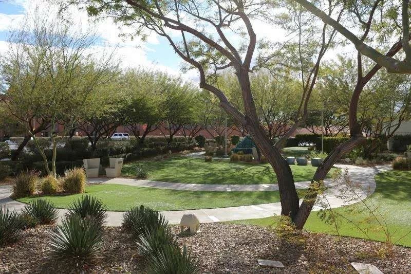 解构主义弗兰克盖里,美国建筑师弗兰克盖里的建筑风格