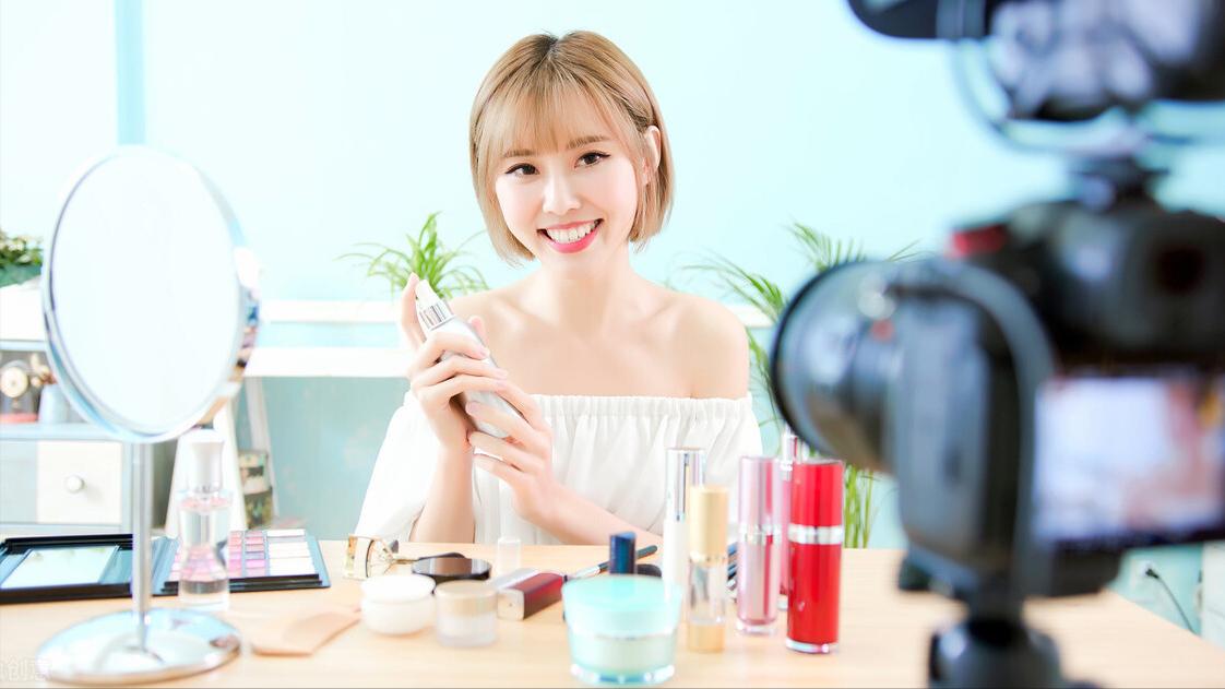 网红经济对大学生消费影响与建议,网红对社会价值观的影响