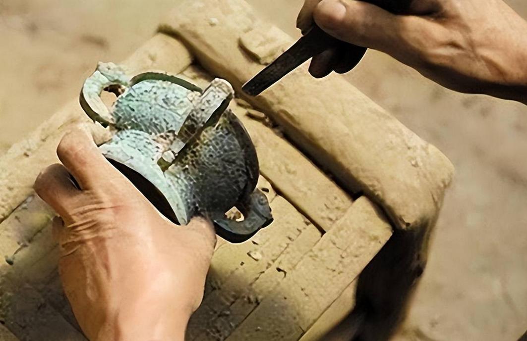 河南老汉造假青铜器,河南老汉带全村制假