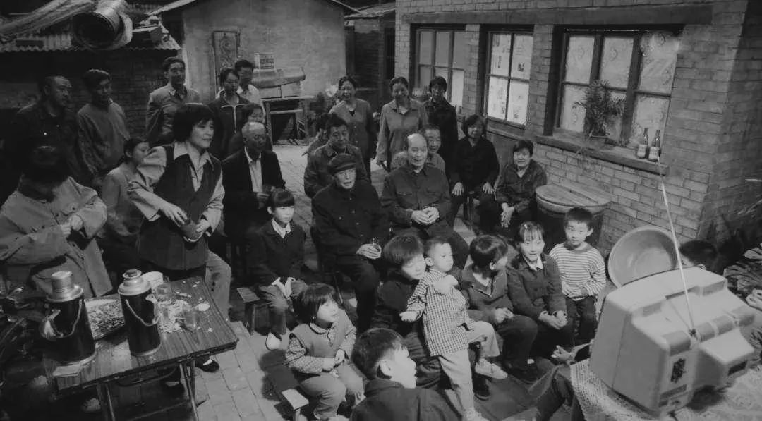 “电”被引进中国初期，为何普通群众不敢用，家家还用煤油灯？