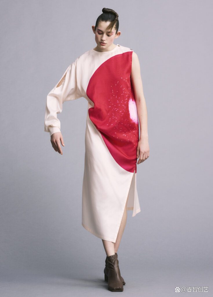 时装品牌三宅一生线上发布2022/23秋冬时装秀，展现万物灵动之姿