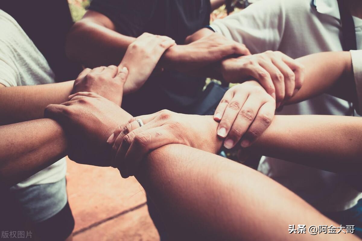 借朋友的钱要不要给他利息,借一万半年还利息1000高吗