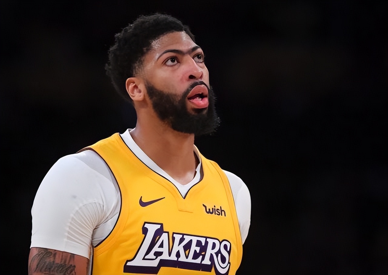 保罗几次入选最佳阵容,攻防一体现役球员