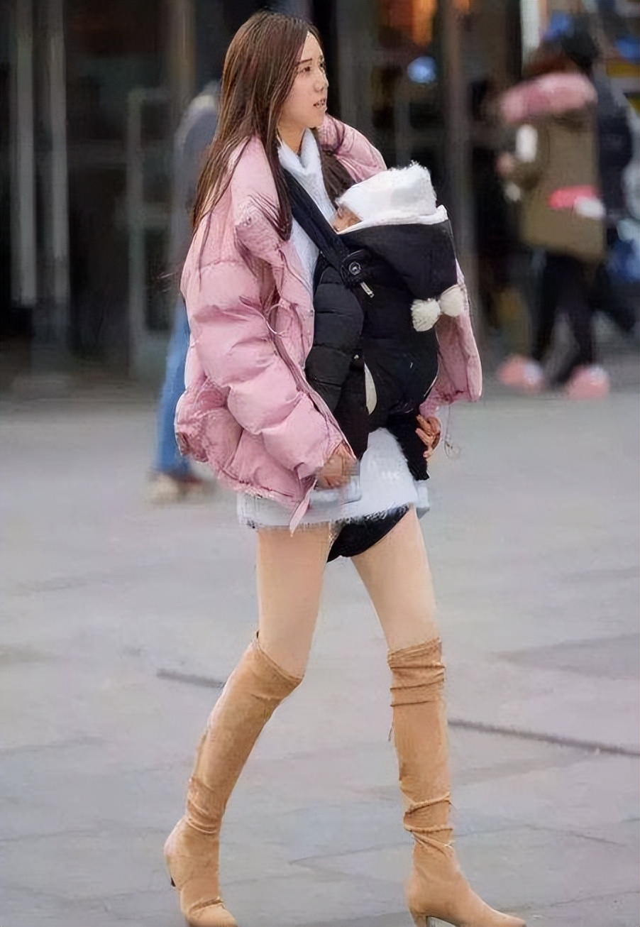 宝妈用奢侈护肤品，却给孩子喂临期奶粉，如此“差别教育”引热议