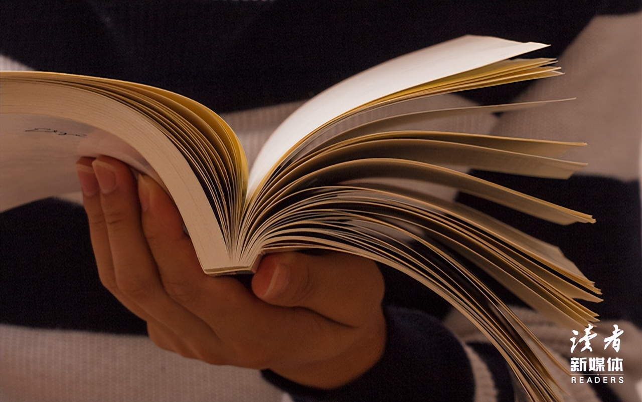 董宇辉经典语录当你痛苦时就看书,董宇辉经典语录努力学习认真生活