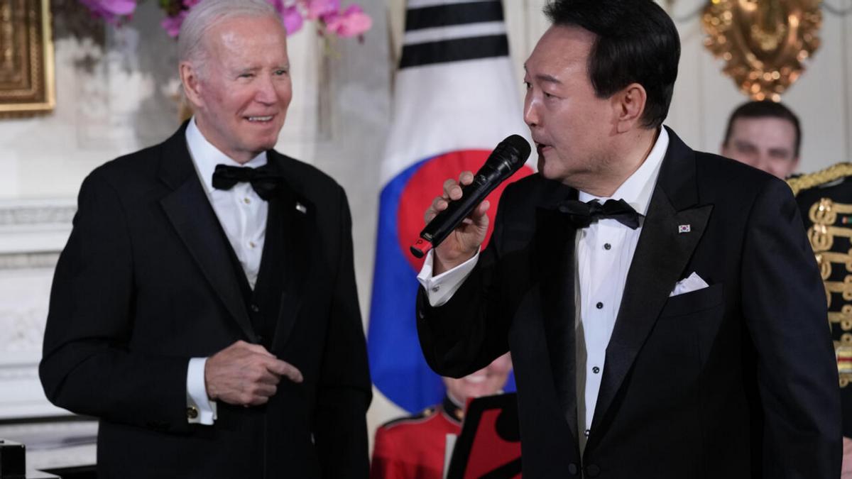 中国长假人山人海，给韩国指出活路，但想要机会自己抓，没人求它