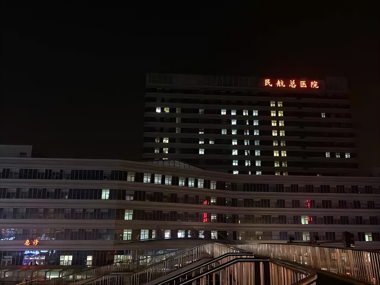 公立医院看病为什么那么贵,公立医院为什么比私立医院贵