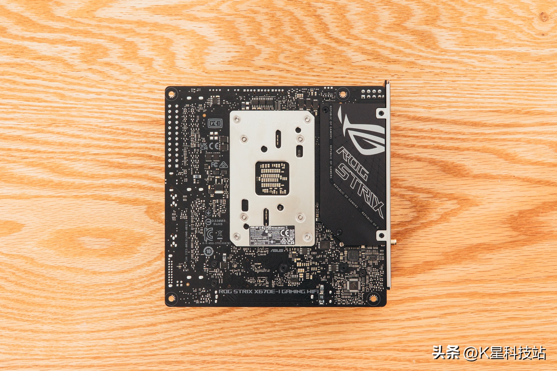 鍗庣x670e涓绘澘涓婁粈涔坈pu,鍗庣strixz690-e瑁呮満瑙嗛