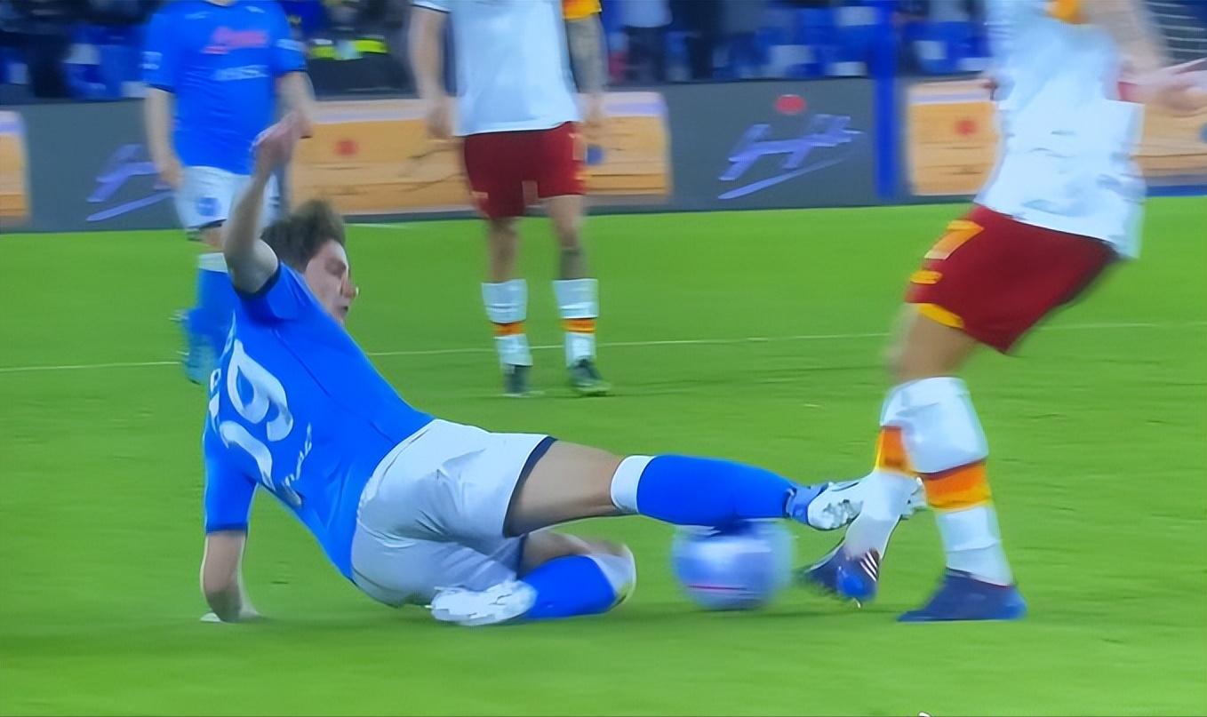 888不满穆里尼奥的言而无信，扎尼奥洛过掉门将，被直接抱摔在地