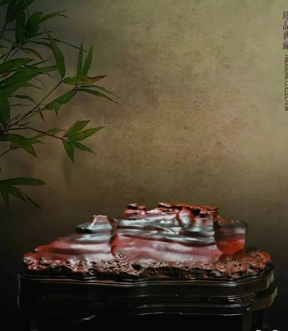 爱好者痴迷奇石,对奇石痴迷的人