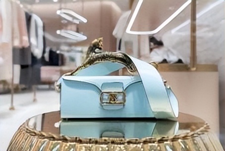 LANVIN南京德基广场精品店邀您共赴「与爱之约」