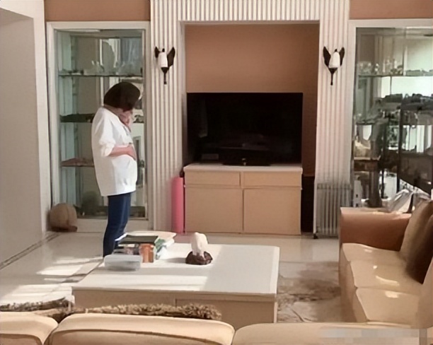 赌王何超莲吴克群视频,吴克群何超莲差几岁