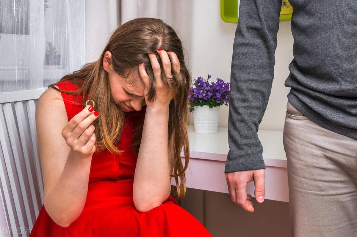 男人背着你和其他女人约会,男人背着你和异性约会