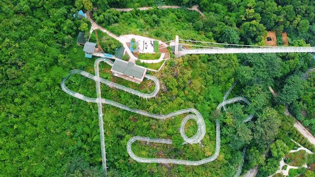 宝晶宫天鹅湖温泉酒店玩水,宝晶宫天鹅湖温泉酒店泳池恒温吗