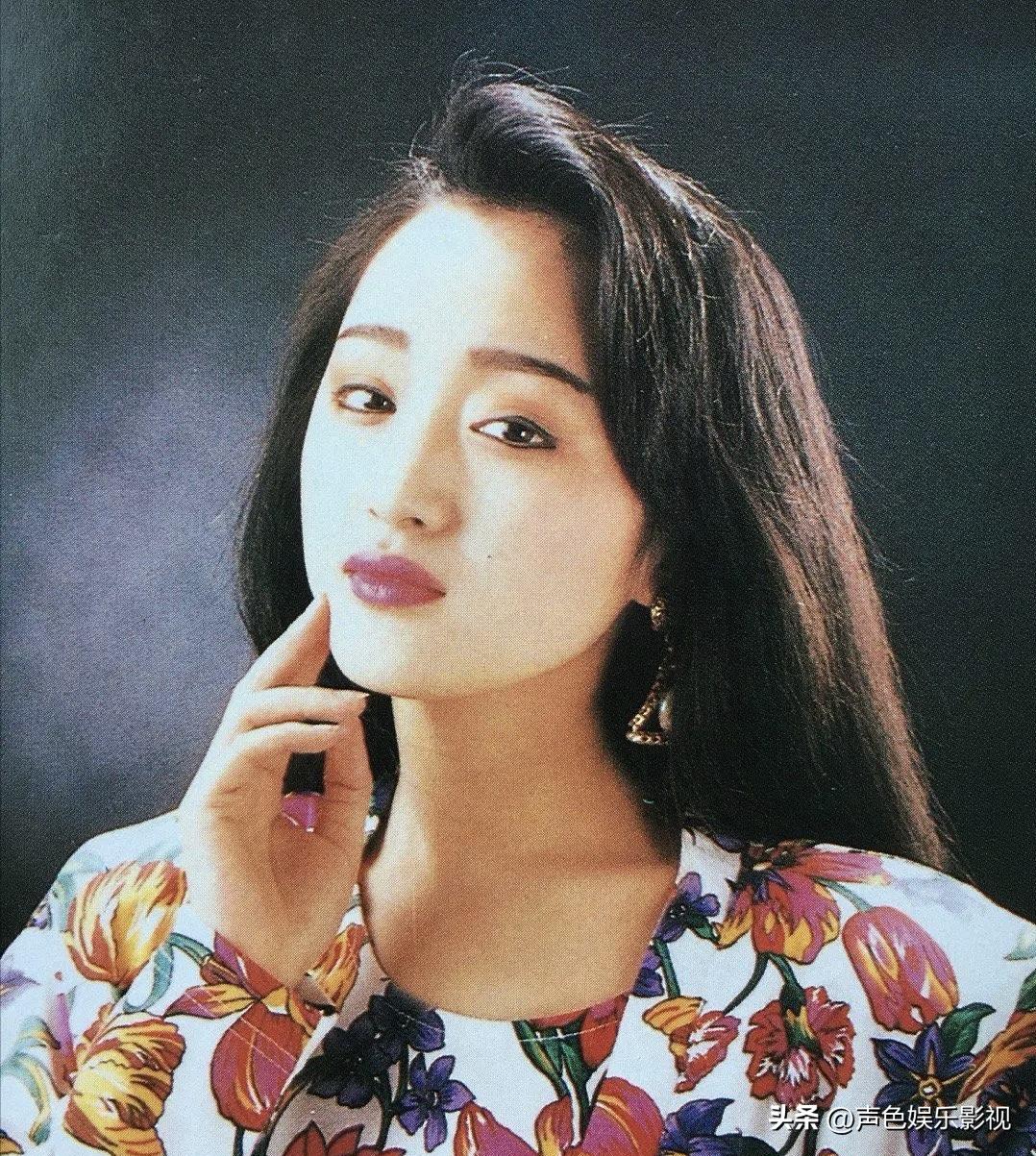 杨钰莹在工地卖唱,杨钰莹街头卖唱热舞