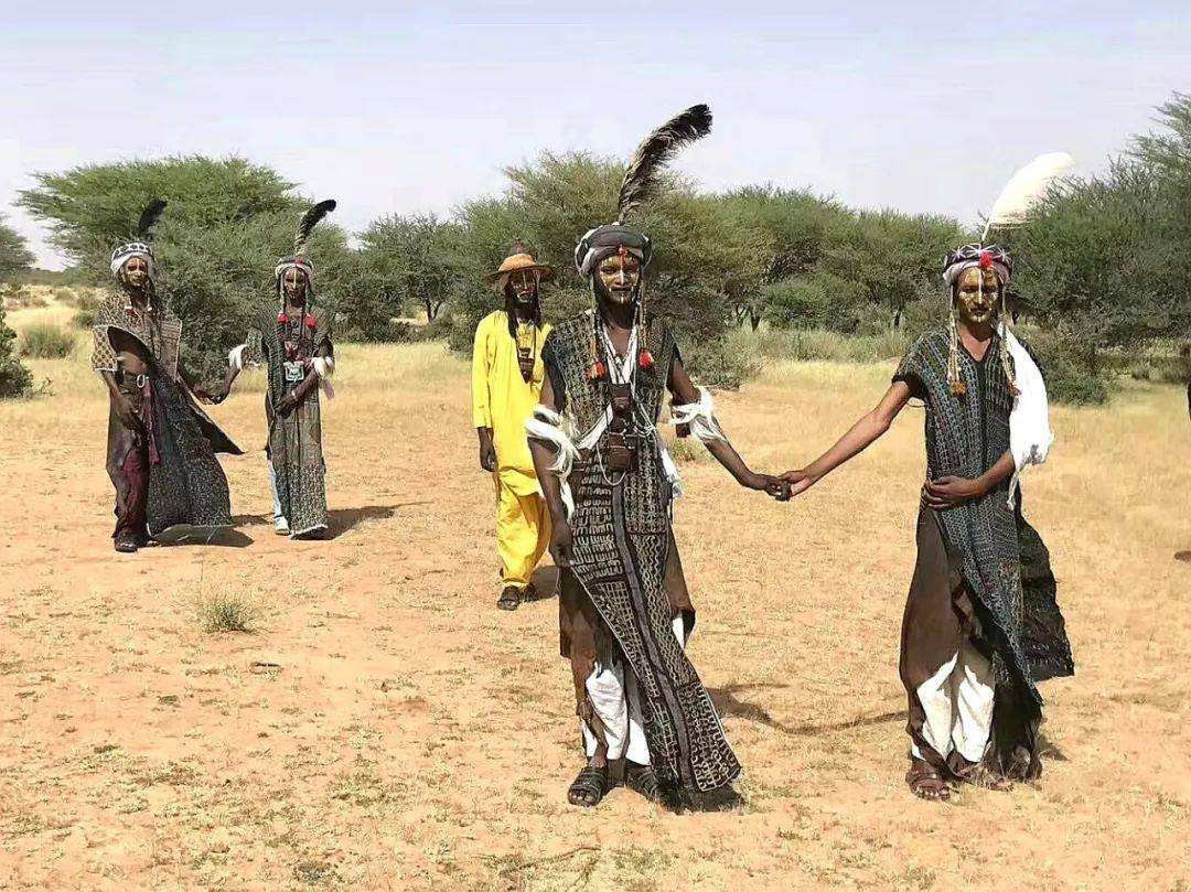 非洲最特殊的人群：血液堪比黄金，遗骸卖上百万，却无法健康成长