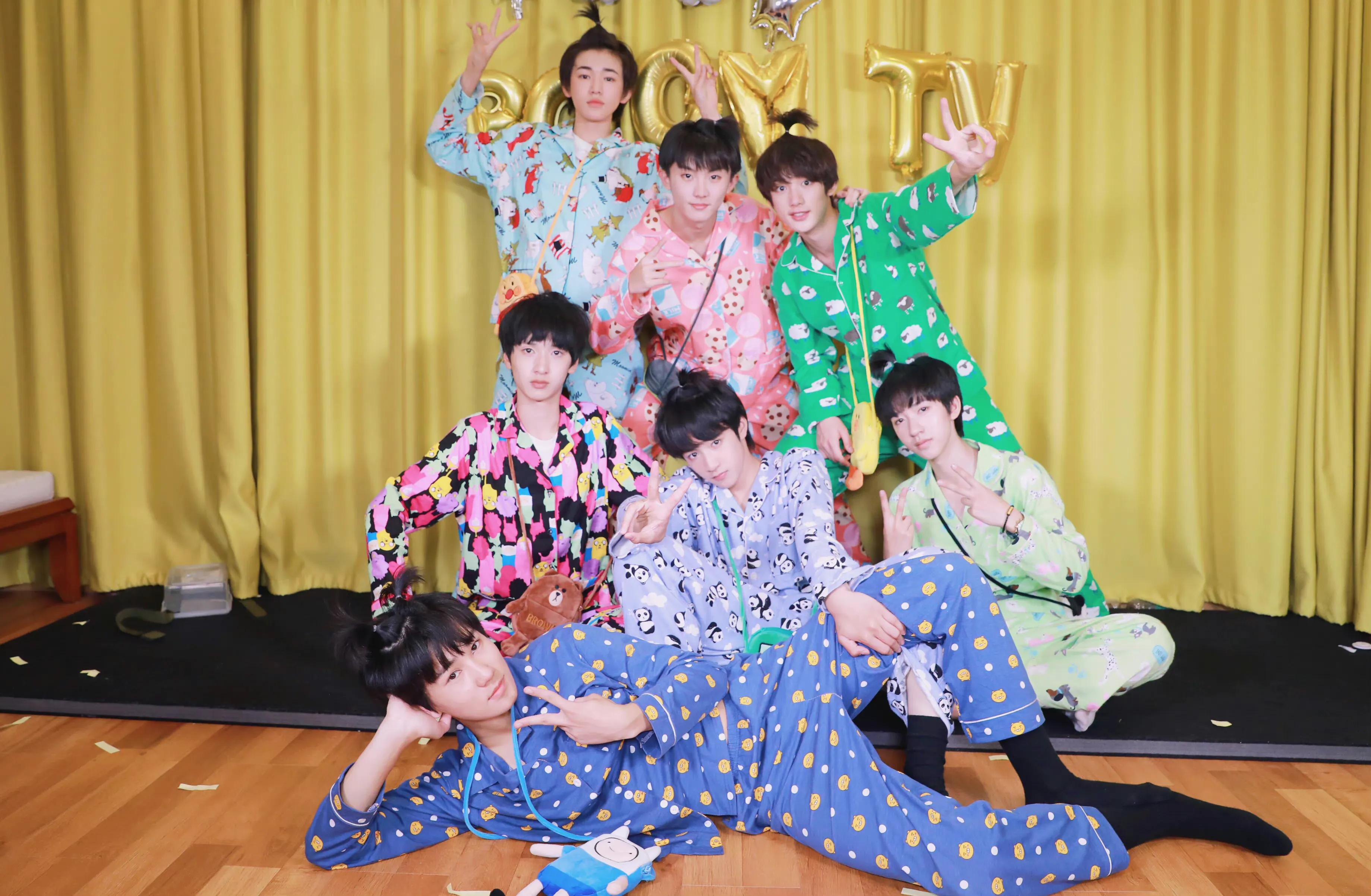 郭敬明和时代少年团合照,时代少年团全员可爱照片合照