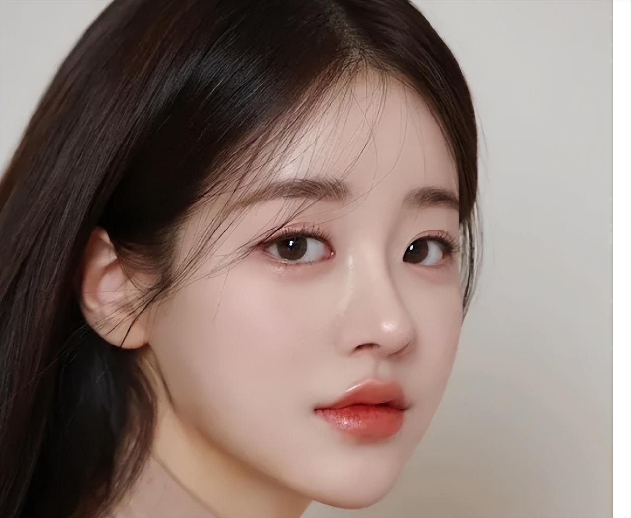 素颜白开水妆容教程,怎么打造清透的妆容