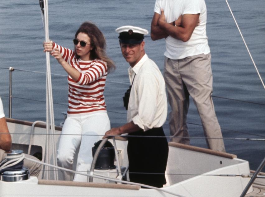 查尔斯和安妮公主兄妹情深,安妮公主和菲利普亲王小时候