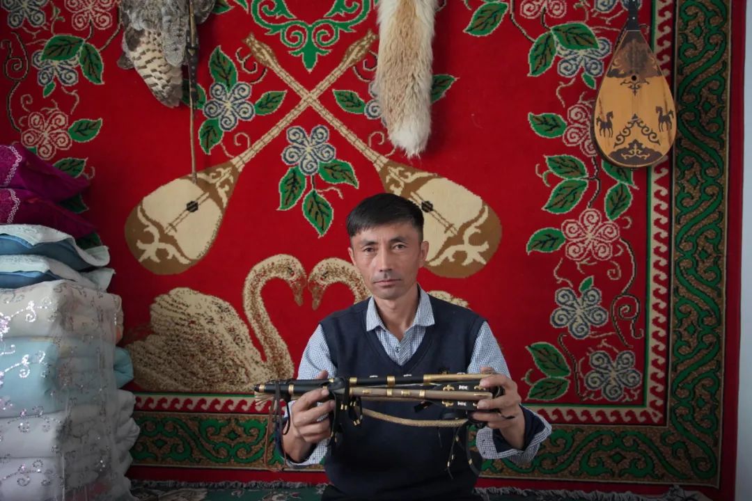 手工纯皮马鞭,农村手工制作鞭子