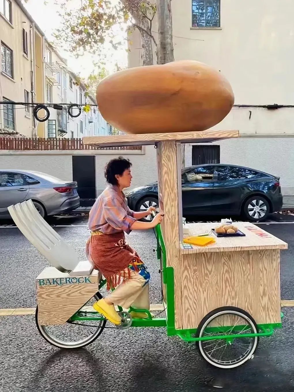 夫妻摆地摊月入90000,95后夫妻摆摊日收入9000多元