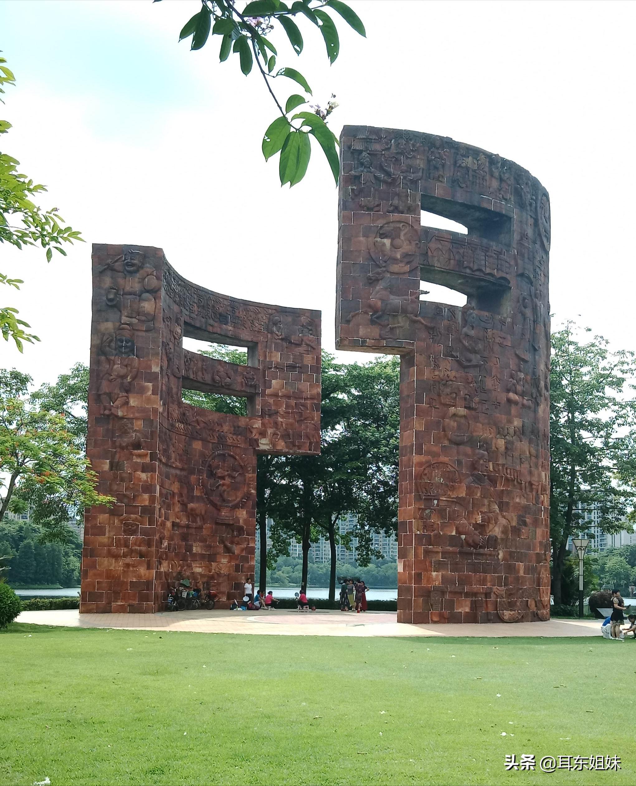 佛山公园里的荷花已悄然绽放,佛山人去旅游