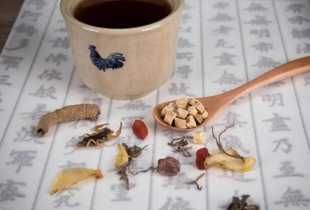 口腔溃疡总是反反复复该补什么,口腔溃疡反反复复不好该怎么办