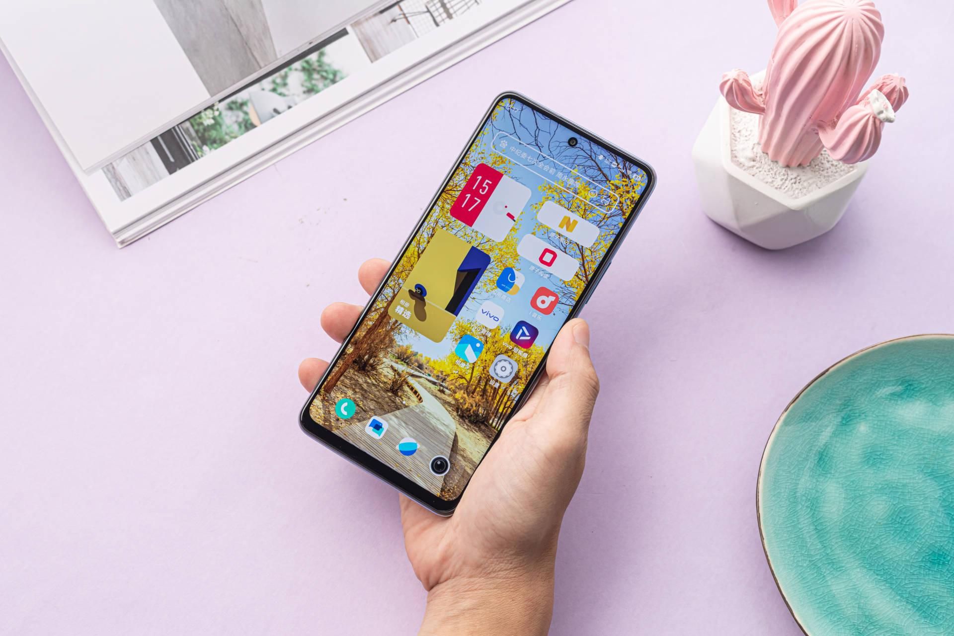 拍照好续航强的千元机,iqooz6手机优缺点