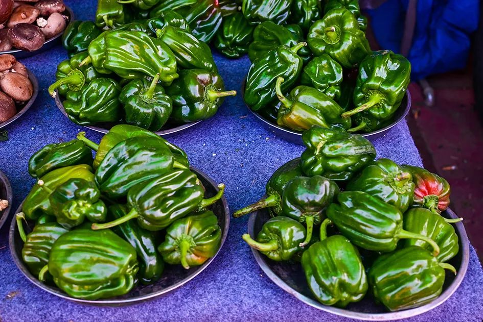 西山脚下的早市,闲逛最具人间烟火气的早市