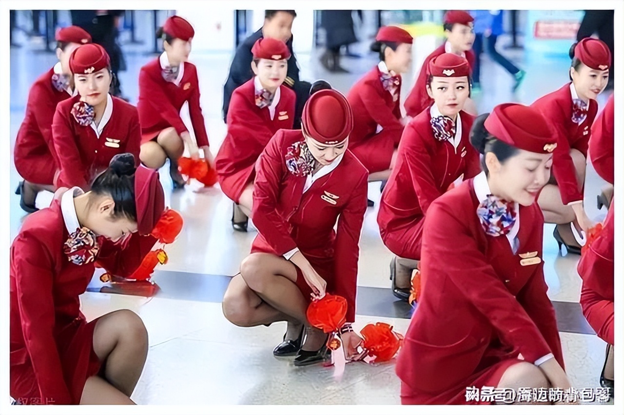 不忍直视的空姐“不雅照”,女孩一丝不挂照:女孩,你的底线在哪