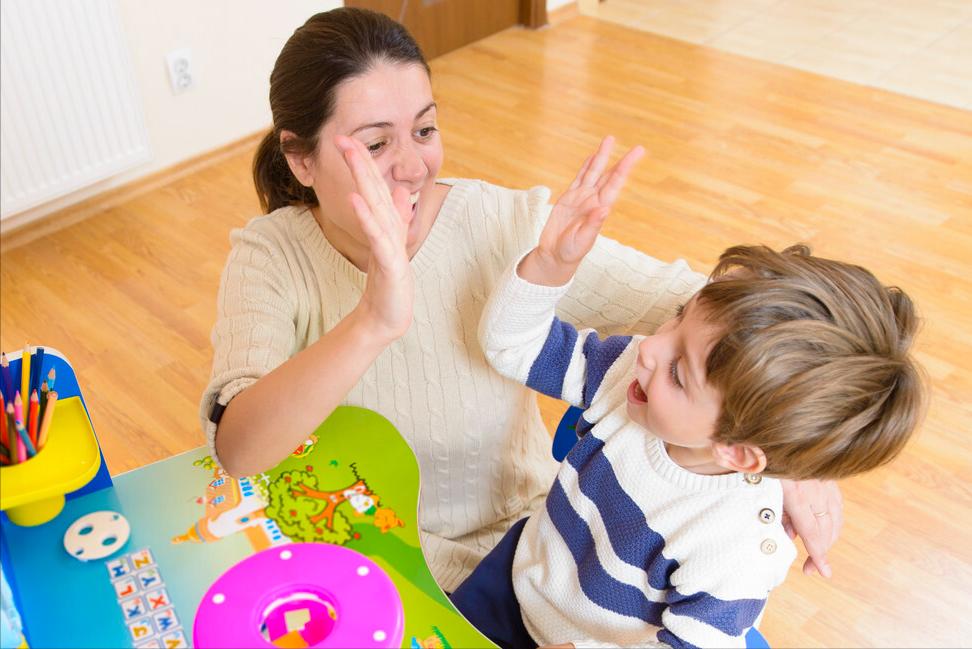 孩子爱玩手机咋办啊,孩子爱玩手机怎么办