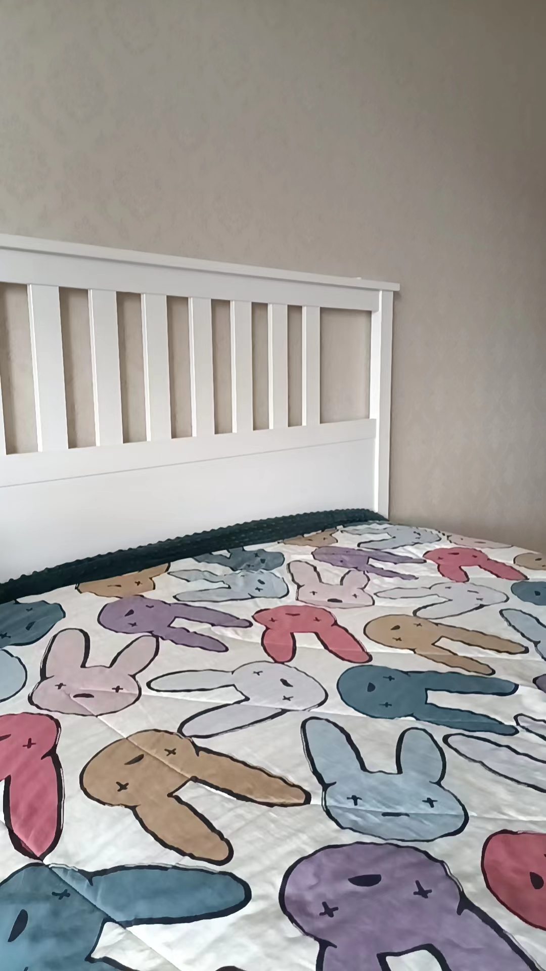 我退休金9000给儿媳8000,五一旅游她说车坐不下,后座拉着一条狗