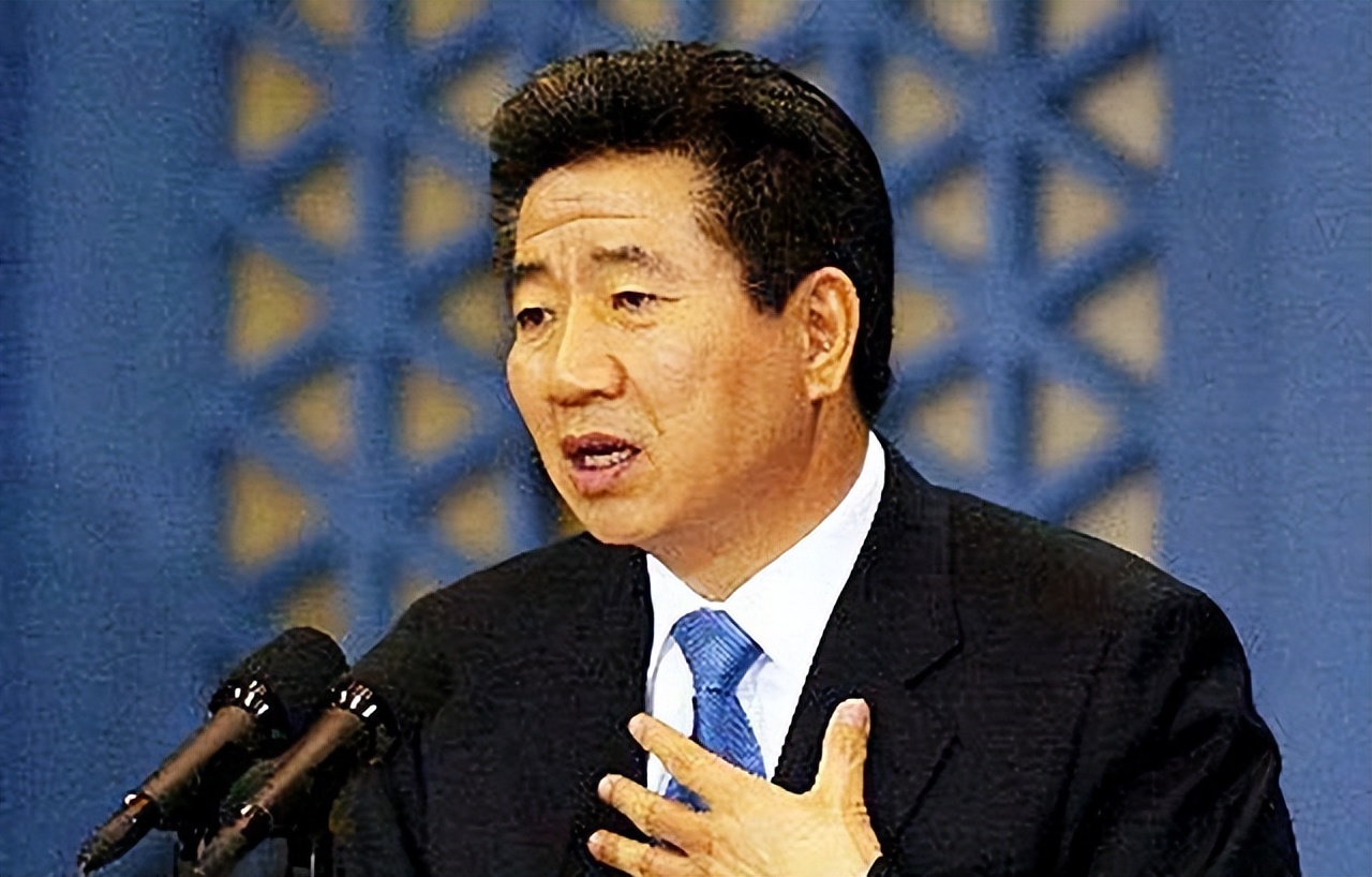 2009年韩国前总统卢武铉跳崖身亡后，儿子赴中国发展，女儿获刑