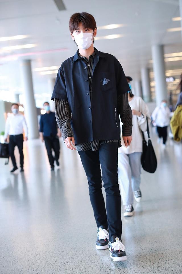 夏天衬衫和t恤怎么搭配,时髦春夏衬衫搭配