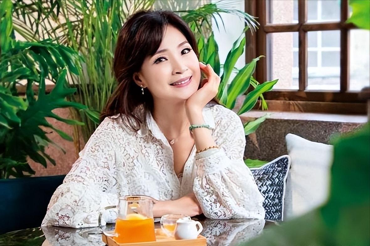 如今56岁却从没谈过恋爱,56岁从来没谈过恋爱