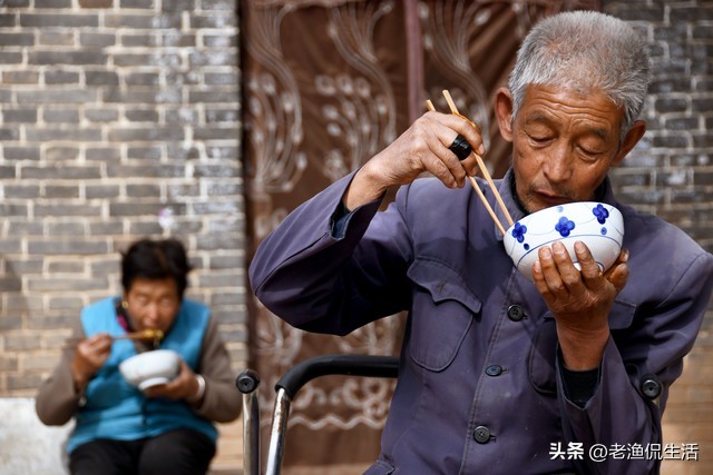弟弟欠我三千块钱不还,弟弟欠我几万块几年都不还