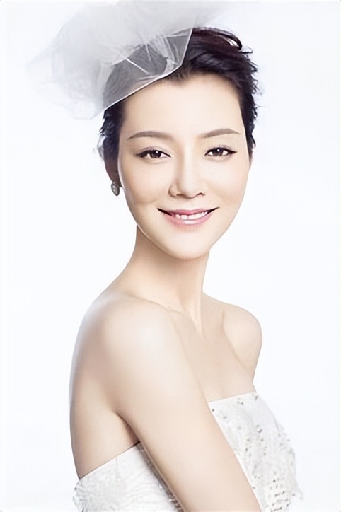 34岁车晓现状,车晓与富商结婚时的车队