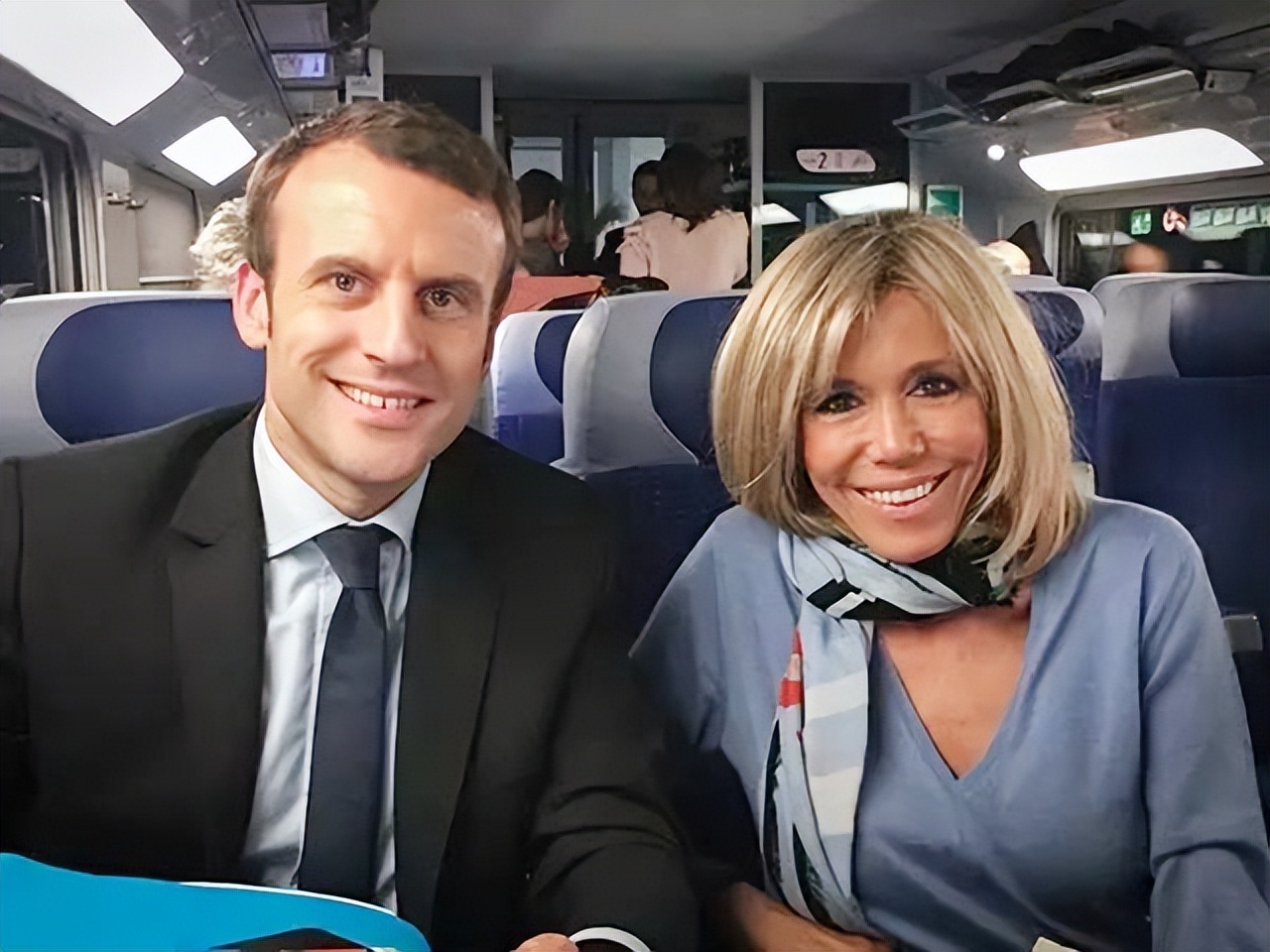 马克龙娶了24岁的老婆,马克龙娶了比自己大24岁的老师