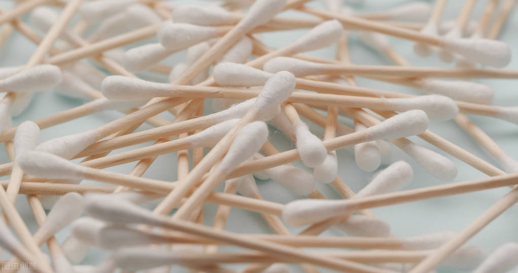 谁还敢提“严谨的日耳曼人”？2009年“棉签丑闻”，打脸德国警察